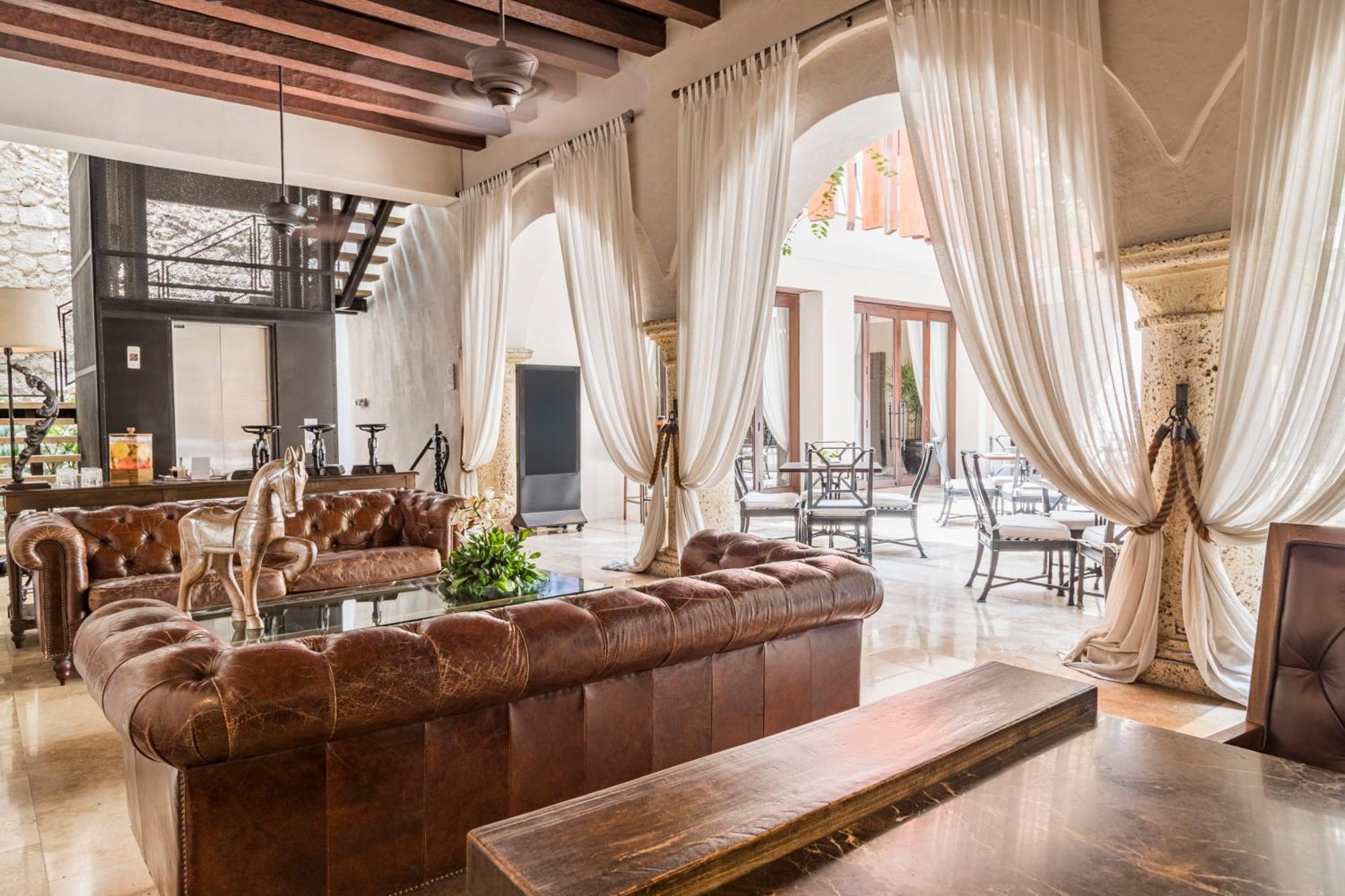Bastion Luxury Hotel — Fotos 1